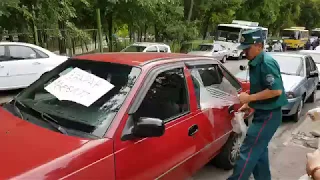 В Ташкенте полицейского наказали за неправильную парковку