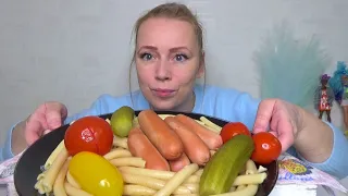 МУКБАНГ МАКАРОНЫ С СОСИСКАМИ, ДОМАШНИЕ СОЛЕНЬЯ///Mukbang домашняя еда на камеру/ не АСМР.