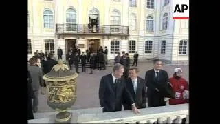 Putin hosts dinner, meets Bush, fireworks