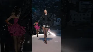 Gigihadid opening and kendalljenner closing✨ #versacefw23 #kendalljenner #gigihadid #runway #versace