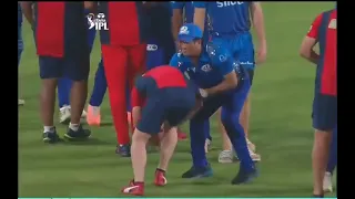 Jonty Rhodes tried to touch the feets of Sachin Tendulkar