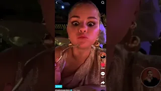 Selena Gomez vibing to Ariana Grande! (via her tiktok story)