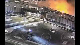 Кадры начала пожара в ТЦ «Мега Химки».