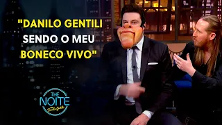 Yakko Siderato transforma Danilo Gentili e Diguinho Coruja em bonecos vivos | The Noite (20/04/23)