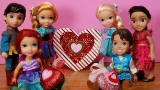 Valentine's day 2021 ! Elsa & Anna toddlers at school - Barbie is the teacher - heart crafts