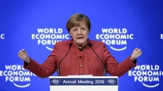 Меркель против популистов и националистов: канцлер Германии прилетела в Давос