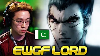 A Pakistani Combo Video Maker Takes On Knee