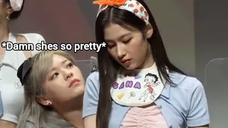 Jeongyeon and Sana being a couple during fansign 🥰💗