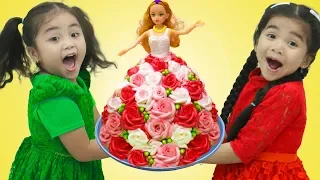 Suri Pretend Play Happy Birthday Surprise Party with Cake & Toys