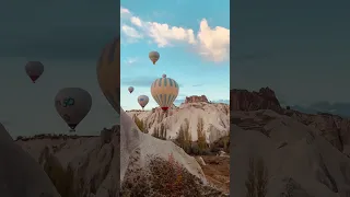 Up, Up, and Away: Mesmerizing Footage of Floating Hot Air Balloons #short #trending #youtubeshorts