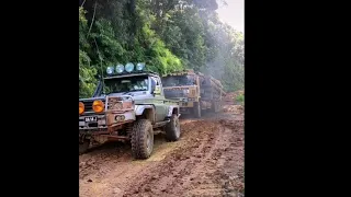 Toyota Land Cruiser HZJ75 Pulling Loaded Lumber 10tons Lorry | Slippery Off-Road Muddy Up Hill 4x4