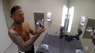 Jeff Hardy applying his face paint