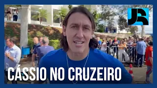 Goleiro Cássio é anunciado como novo reforço do Cruzeiro e é recebido com festa pela torcida