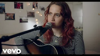 Delilah Montagu - Stay Here (Live Performance)