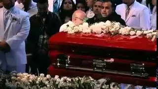 Lupillo Rivera's EMOTIONAL Song during Jenni Rivera's Funeral Memorial Service360p H 264 AAC)