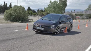 Toyota Corolla Touring Sports 2019 - Maniobra de esquiva (moose test) y eslalon | km77.com