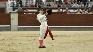 SAN ISIDRO 2024 - 3era corrida | Ovación para Álvaro Alarcón tras lidiar el 3er toro de la tarde