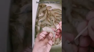 how to clean prawns/ tricks and tips to clean prawns #devein #shrimps #shorts #cleaning #viral #asmr