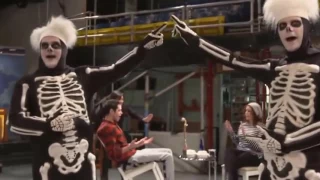 The perfect Mannequin challenge accepted by Saturday Night Live.