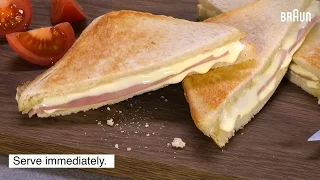 Сендвич с ветчиной и сыром в тостере Braun. Toasted ham and cheese sandwich