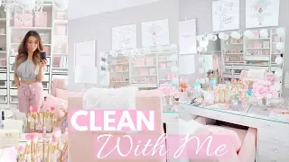 CLEAN WITH ME!👑💕WHATS ON MY MAKEUP VANITY?👑💕