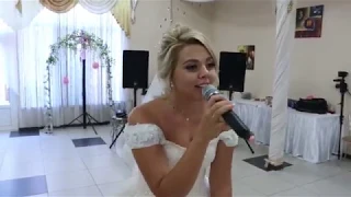 Невеста поет на свадьбе!Лучшая Песня на свадьбу! Поет мужу!#MFYRND