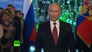 Единое новогоднее поздравление Владимира Путина за все годы его президентства