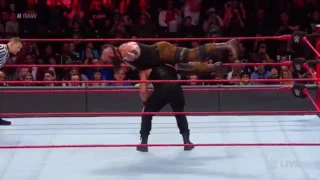 Roman Reigns vs. Braun strowman, WWE Raw [20/03/17] PT-BR