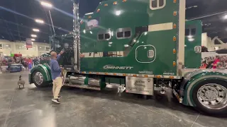 Florida Trucking Show Amazing Sleeper Cap Freightliner Has 800 Torque