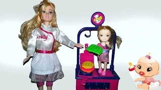 Кукла Барби готовит вкусные вафли для Джессики Мультик с куклами для девочек