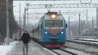 Электровоз ЭП1М-633 с поездом №44 Москва-Имеретинский курорт прибывает на станцию Миллерово