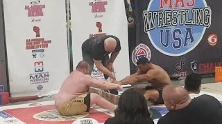 Larry Wheels Strongmandebut - Mas wrestling round 2 (1/2)