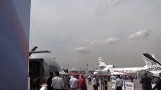 Paris Air Show 2013 Day 2 - Sukhoi Su-35 Full Demo (No Blackout ;) )