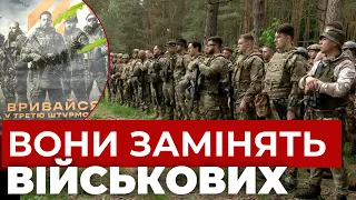 Третя штурмова готує підсилення: як у Львові цивільних вчили воювати?