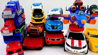 Juega con coches transformables. Juguetes de Transformers. Vídeos para niños.