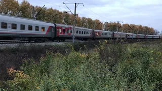 Электровоз ЧС7-049 с поездом Москва – Воркута