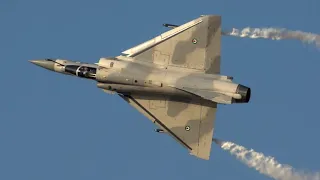 Fantastic UAE Air Force Mirage 2000 display - Dubai Airshow 2023