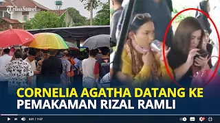 CORNELIA Agatha Datang ke Pemakaman Rizal Ramli di TPU Jeruk Purut Jakarta Selatan