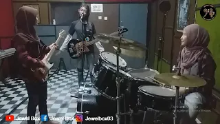 Smells Like Teen Spirit - Nirvana (LIVE Cover by. Jewel Box)