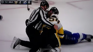 NHL hockey fight - Brayden Point(Lightning) vs. Kris Letang(Penguins)