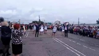 Флешмоб танцевали на линейке 2 сентября