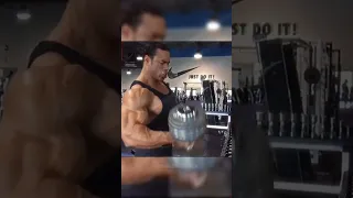 100lbs dumbell curls, IN YO FACE #kevinlevrone