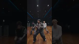 BTS Jungkook ( 중국 ) and TXT in 3D Dance Challenge
