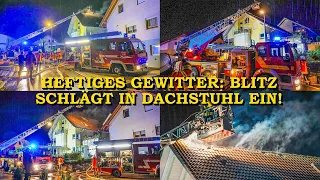 [HEFTIGES GEWITTER: BLITZ SCHLÄGT IN DACHSTUHL EIN] - Feuerwehr bei Dachstuhlbrand im Großeinsatz -