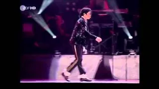 Michael Jackson's ''Moonwalk'' in Slow Motion [HD]
