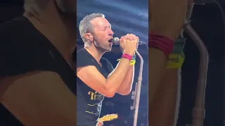 Coldplay plays Green Eyes with a fan called Gillian on the 8 of august 2022 in Brussels! Part 2