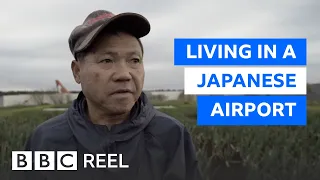 The man living in an international airport - BBC REEL