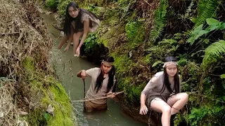 gadis mante di sungai