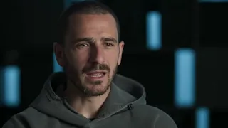 Bonucci rimprovera i suoi compagni di squadra a fine primo tempo. Juventus Benevento 0 - 1.