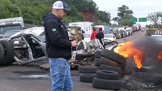 Rodovias do país sofrem bloqueios e manifestações